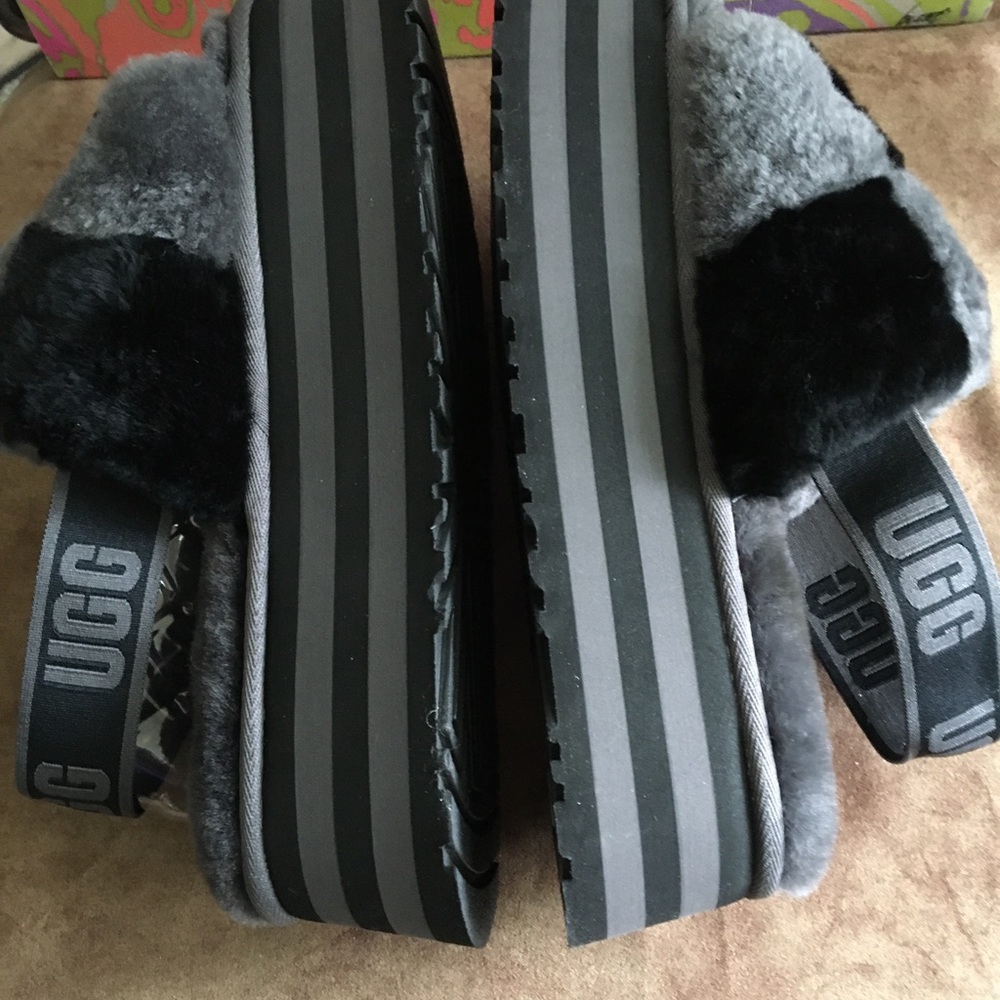 UGG NIB AUTHENTIC DISCO CHECKER BLACK/GRAY SLIDES